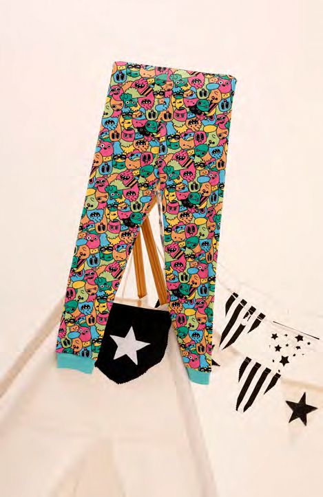 PIJAMA COMBINADO DE DOS PIEZAS CON PUÑO Y ESTAMPADO "MONSTER"