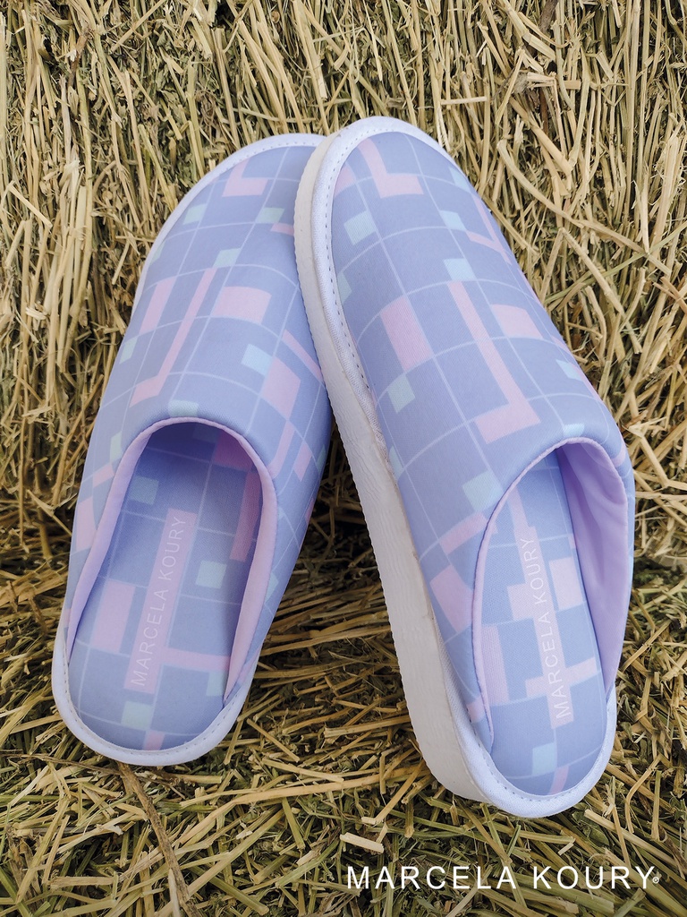 IMPERDIBLE!!! 50% DE DESCUENTO SOBRE PRECIO PUBLICADO!! INV. PAR DE PANTUFLAS ESTAMPADAS "MONDRIAN"