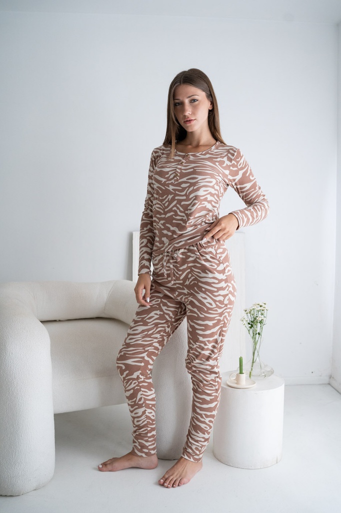   INV. PIJAMA REMERA Y PANTALON DE LANILLA ESTAMPADO PRINT