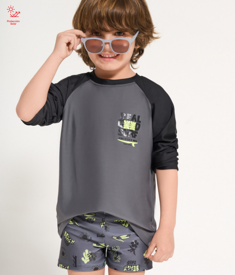 VER. MALLA CAMISETA UV LISA CON ESTAMPA LOCALIZADA
