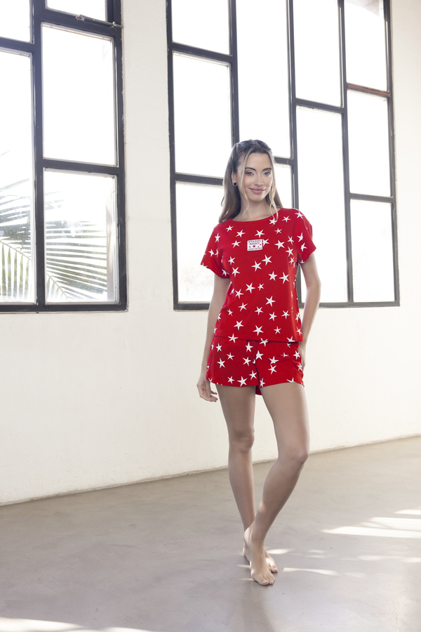 VER. PIJAMA REMERA Y SHORT ESTAMPADO DE JERSEY "ESTRELLAS"